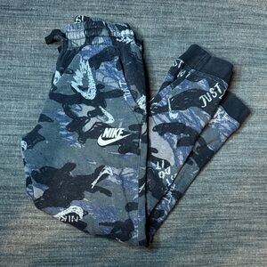 Nike Kids Camo Joggers - Black and Gray